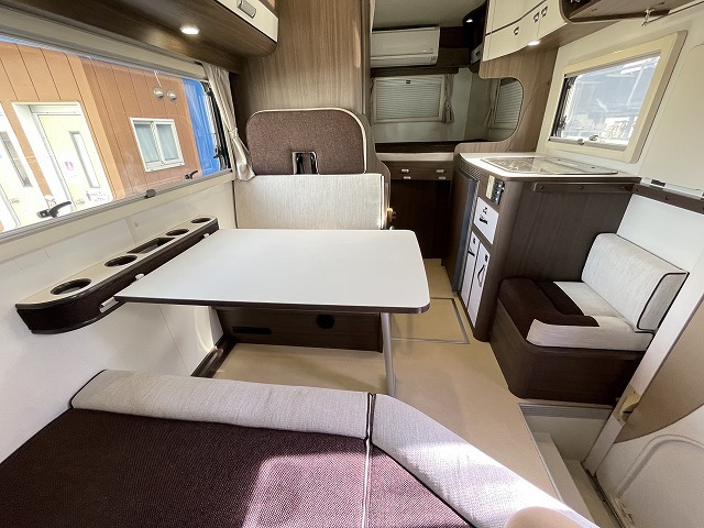 キャンピングカーキャブコン