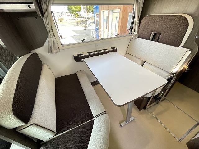 キャンピングカーキャブコン