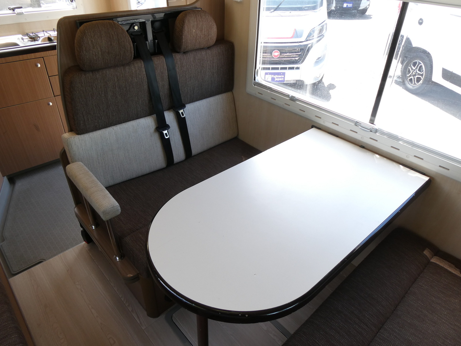 キャンピングカーキャブコン