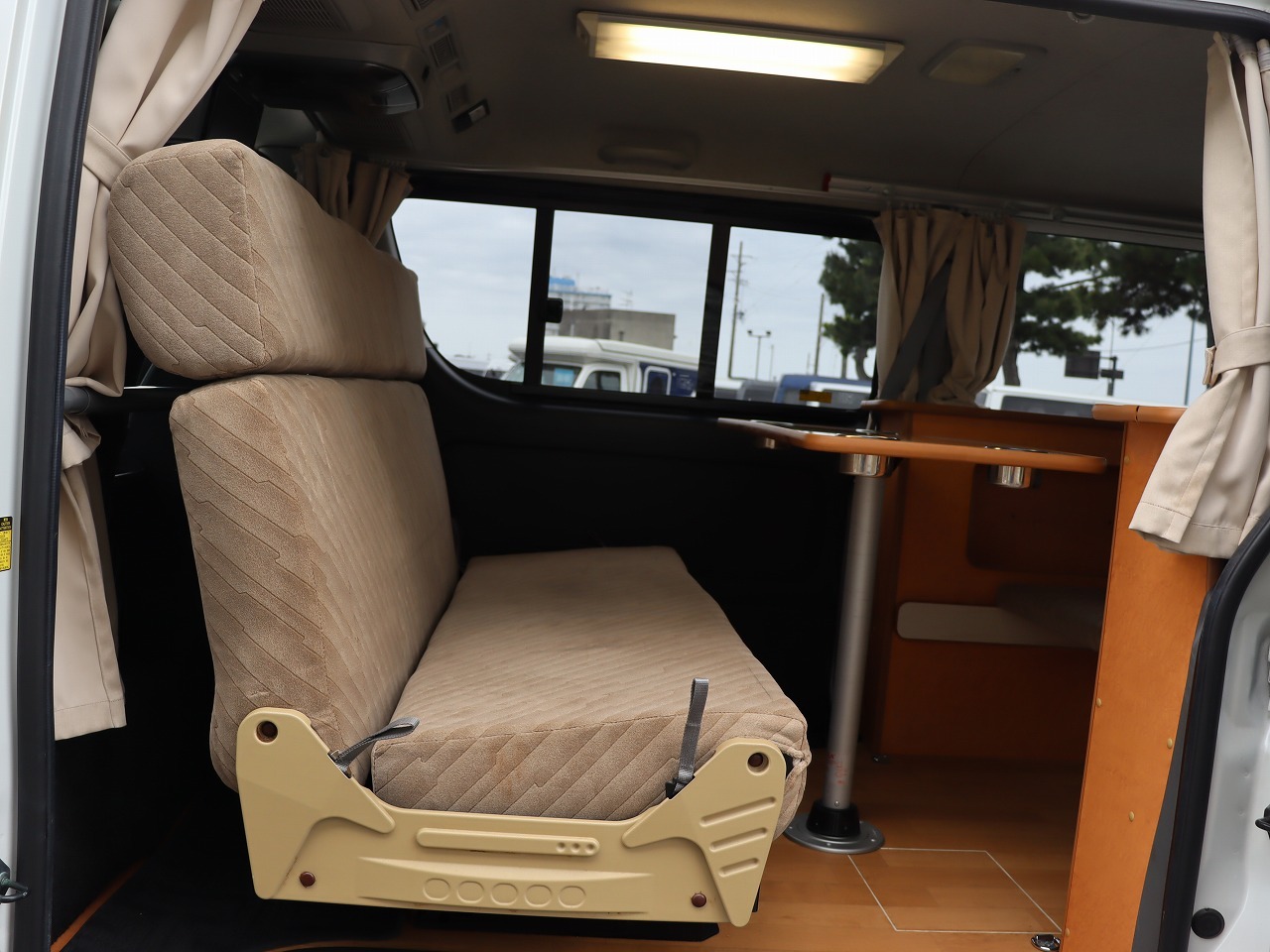 キャンピングカーバンコン