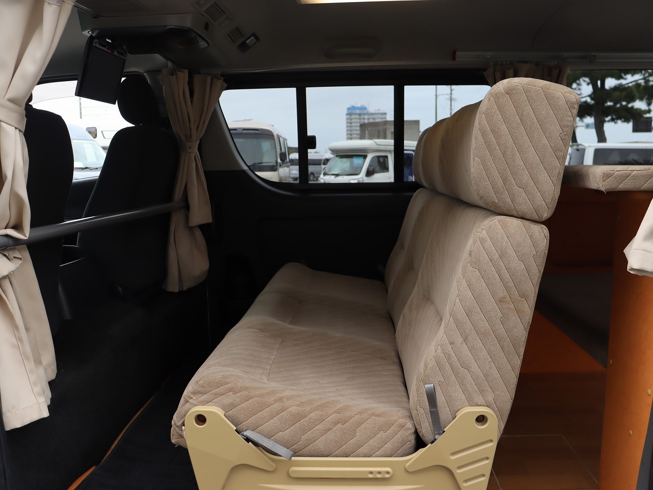 キャンピングカーバンコン