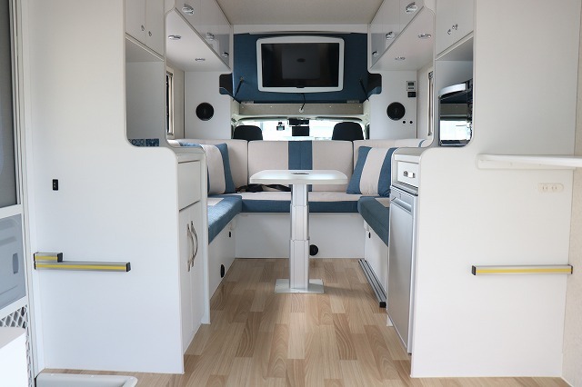 キャンピングカーキャブコン