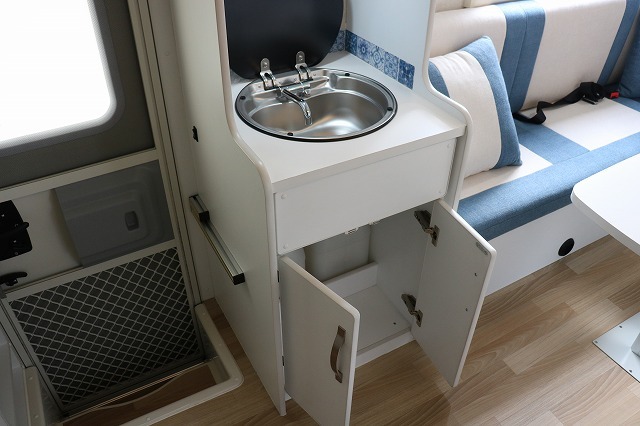 キャンピングカーキャブコン