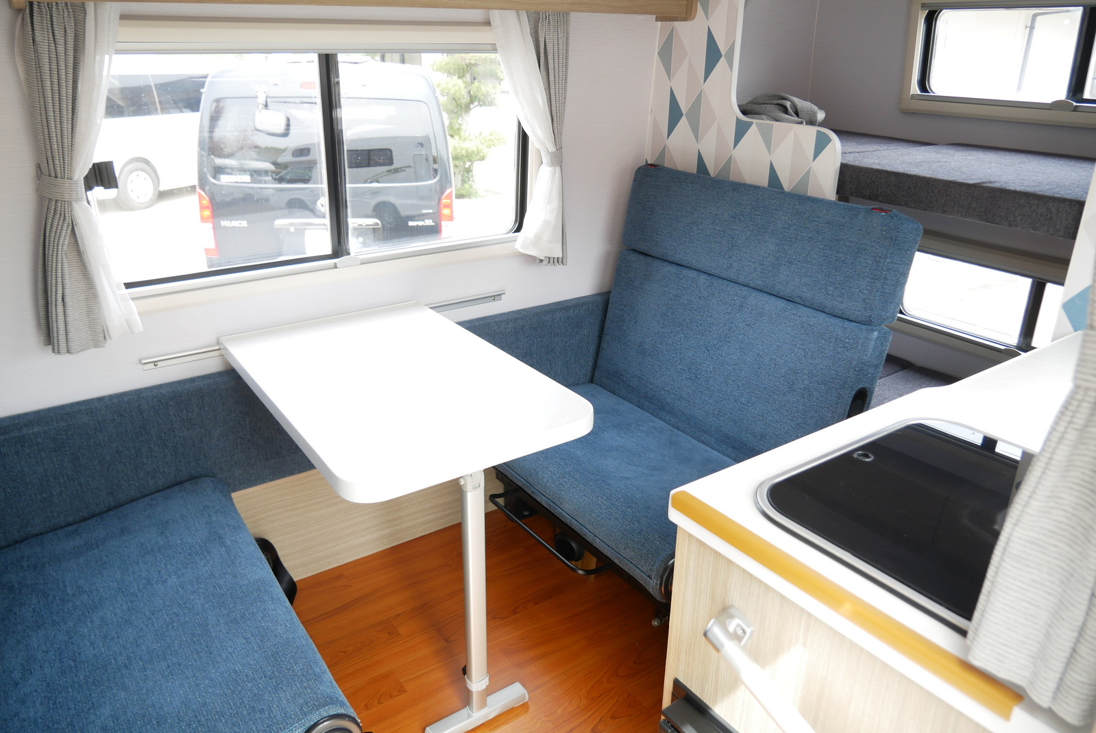 キャンピングカーキャブコン