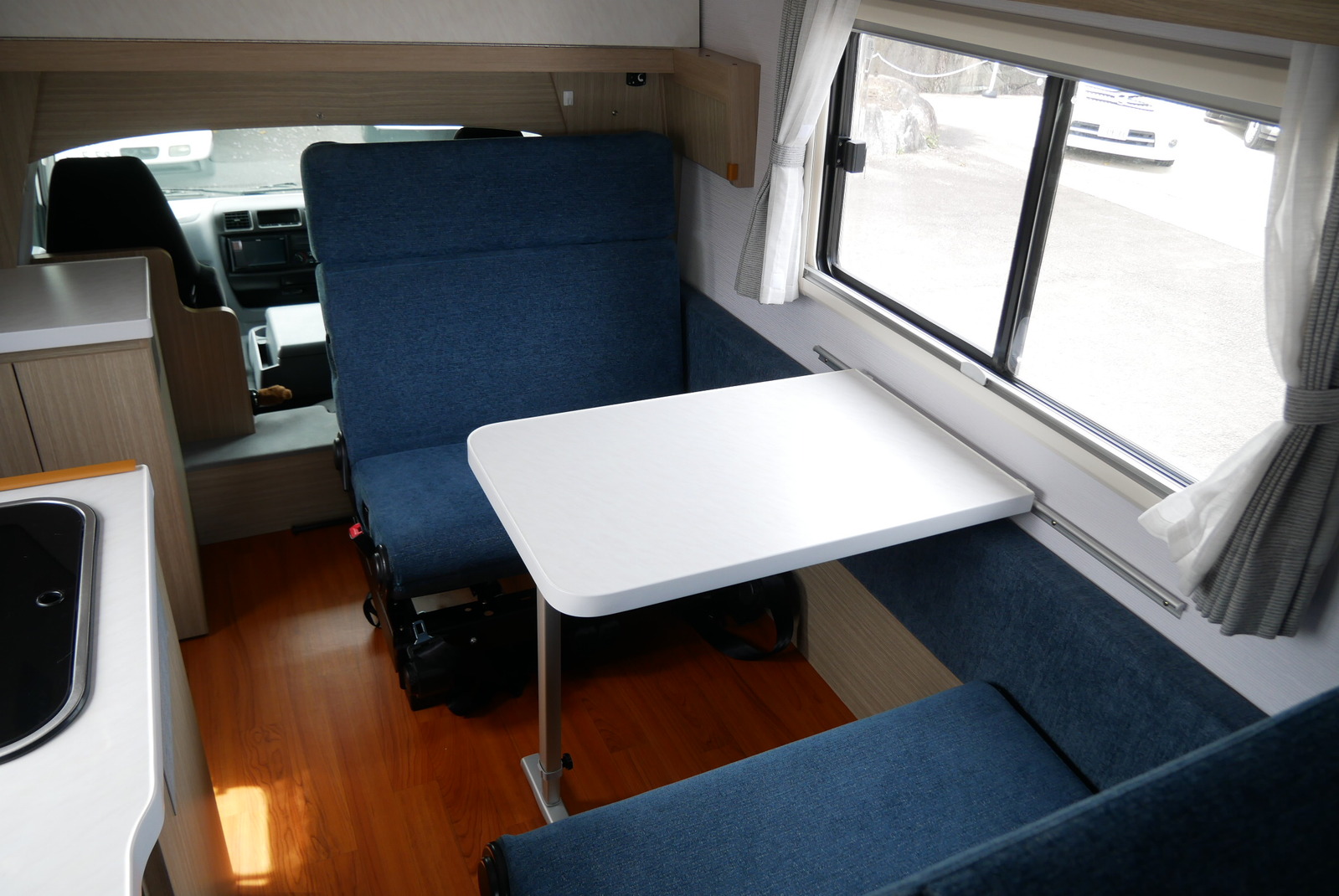 キャンピングカーキャブコン