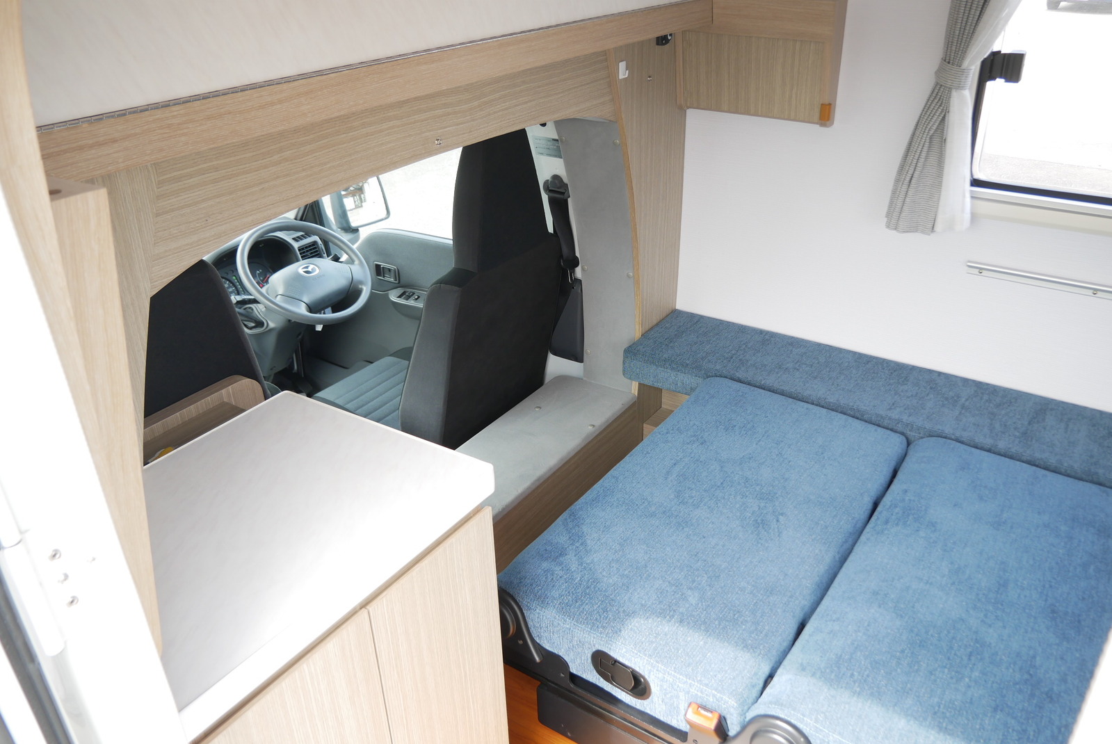 キャンピングカーキャブコン