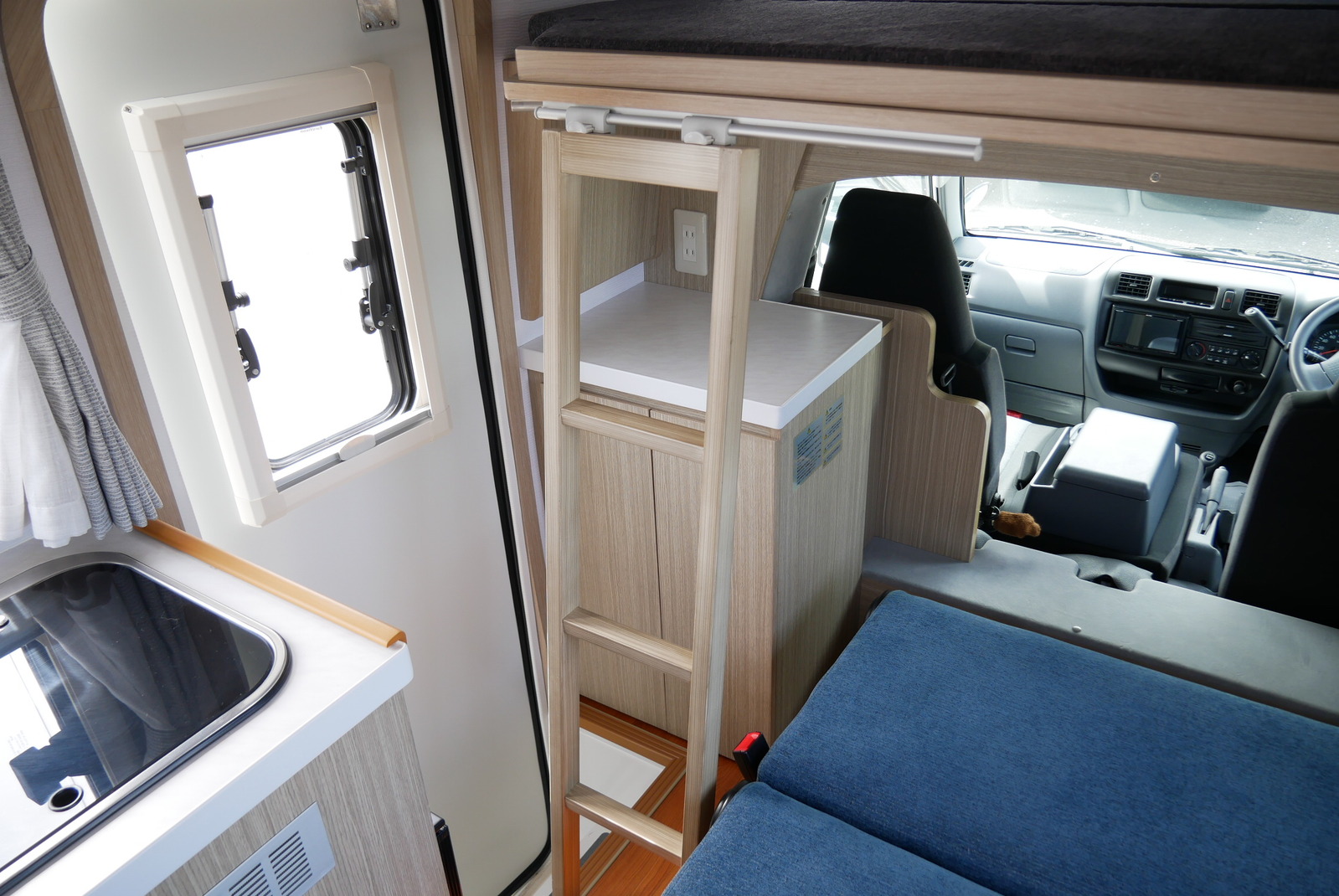 キャンピングカーキャブコン