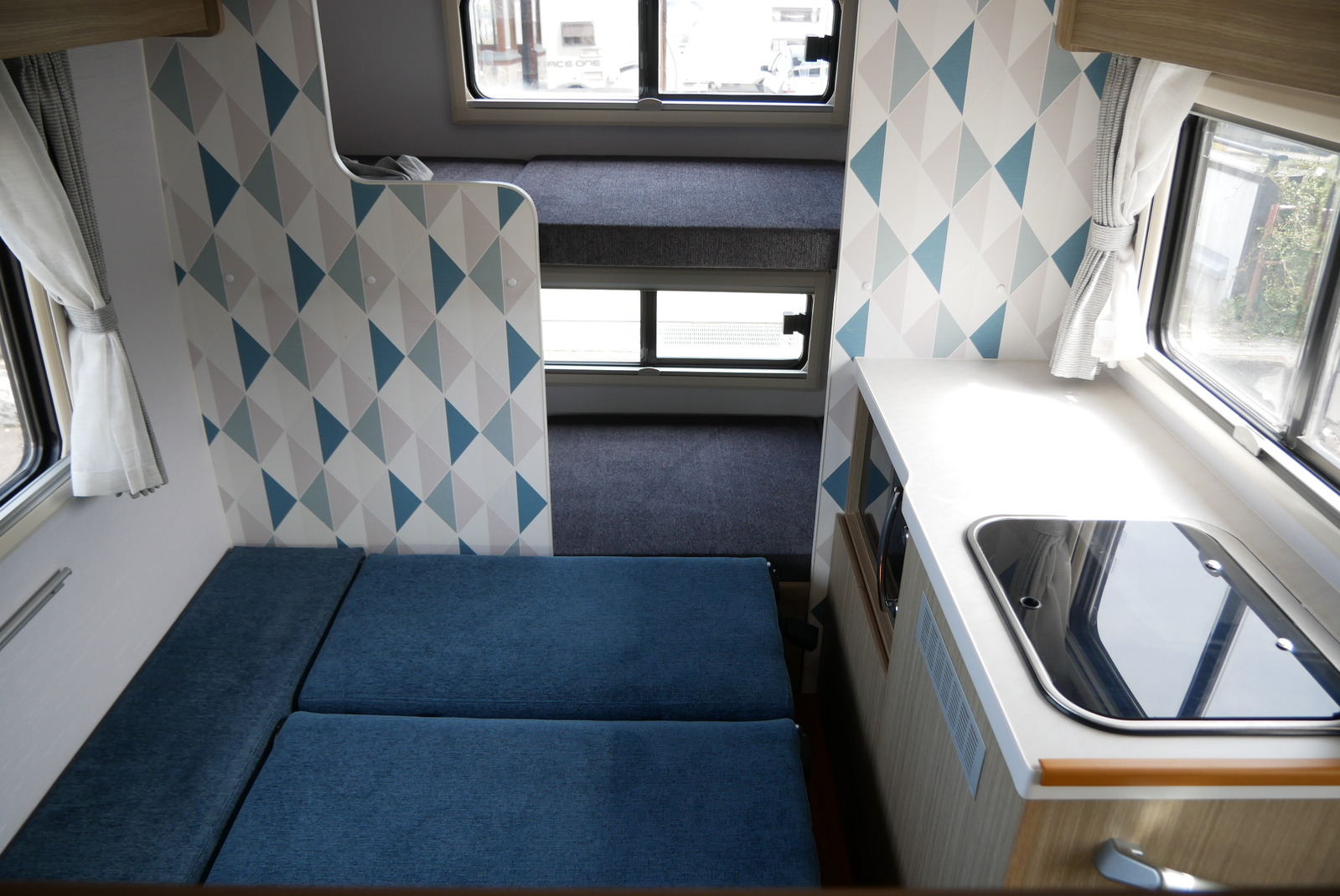 キャンピングカーキャブコン