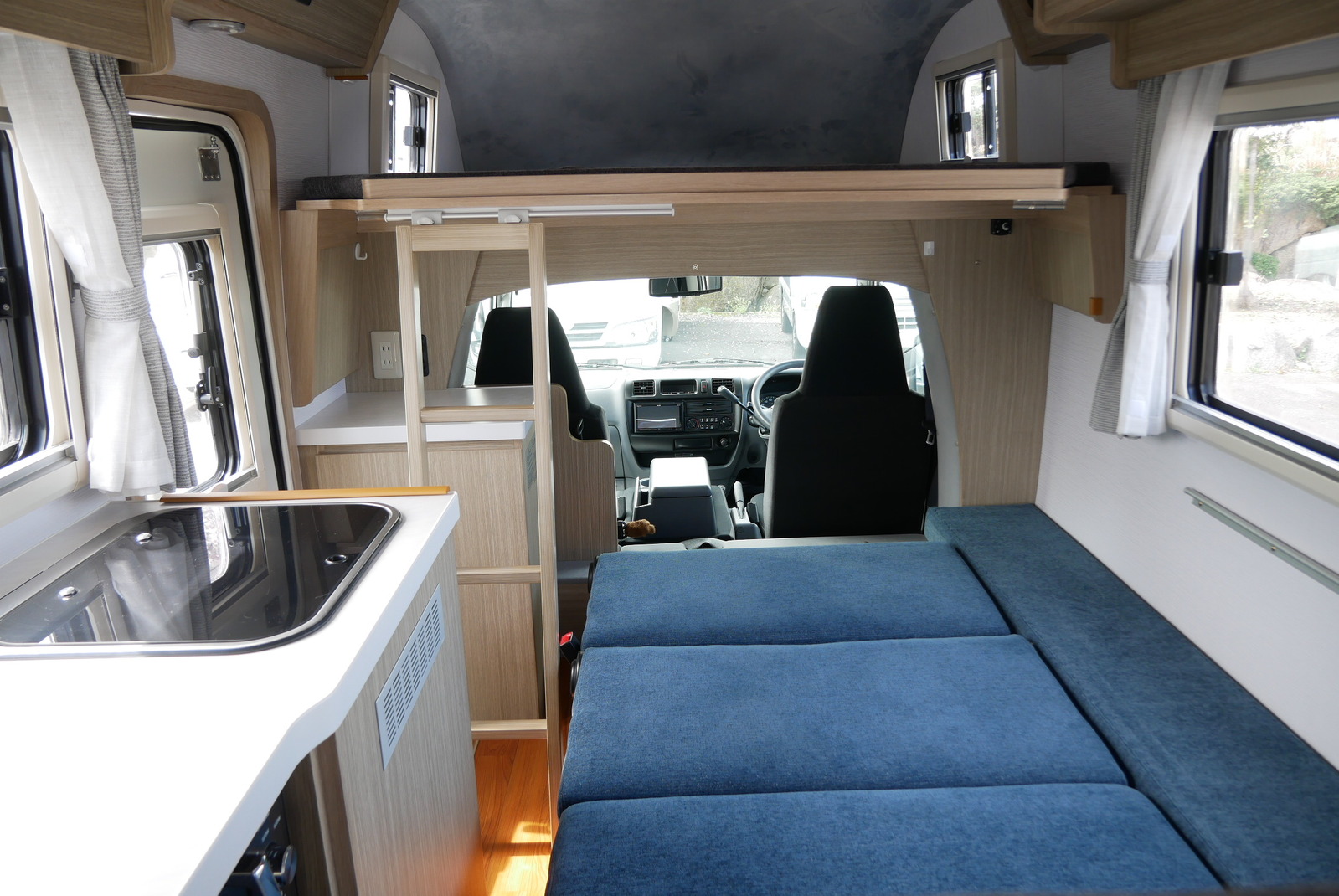 キャンピングカーキャブコン