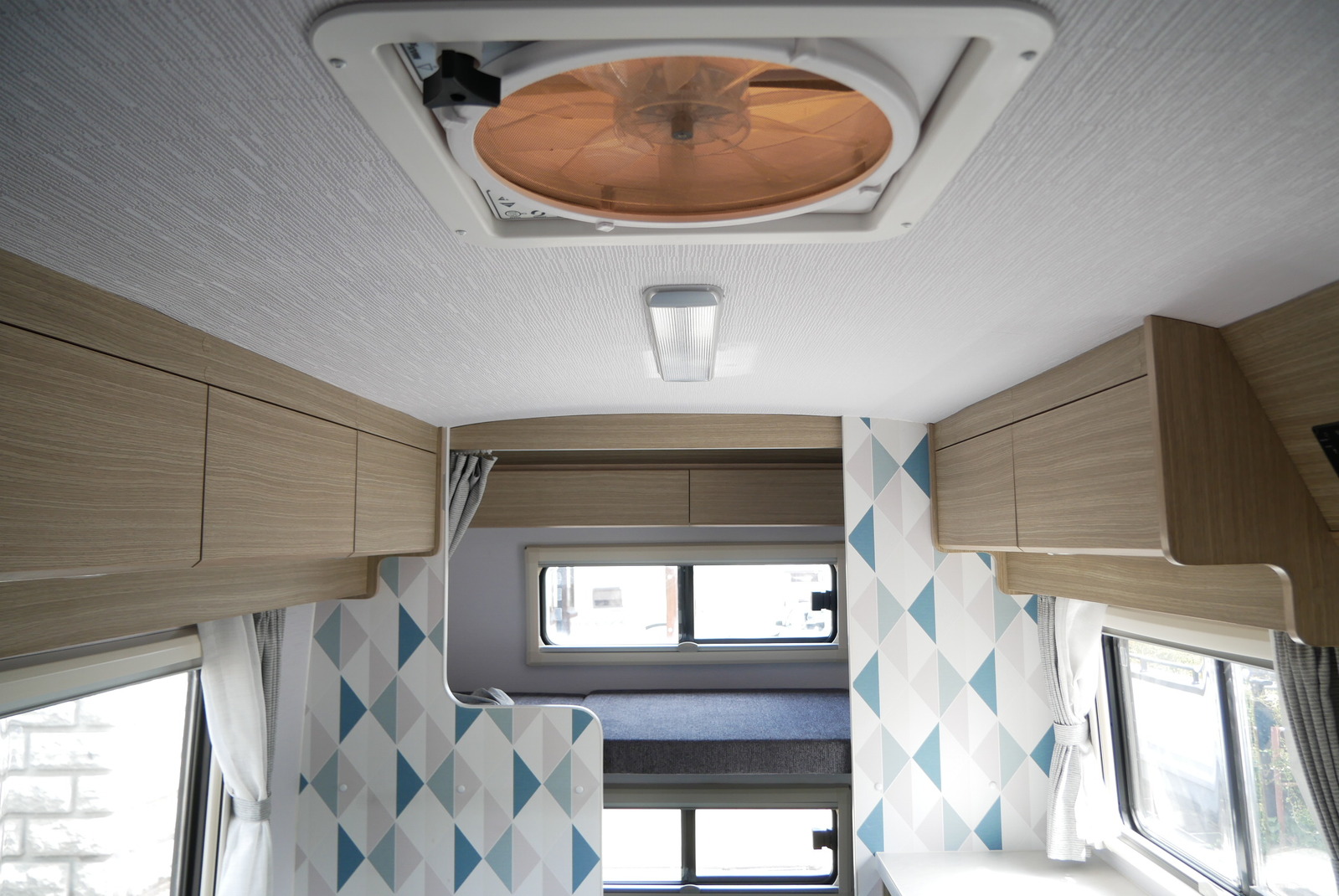 キャンピングカーキャブコン