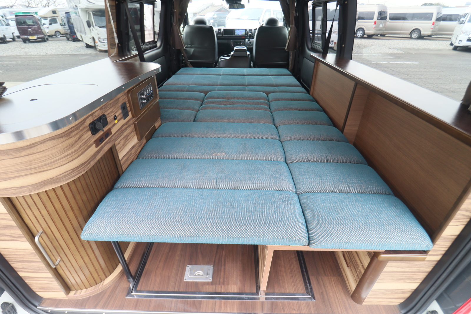 キャンピングカーバンコン