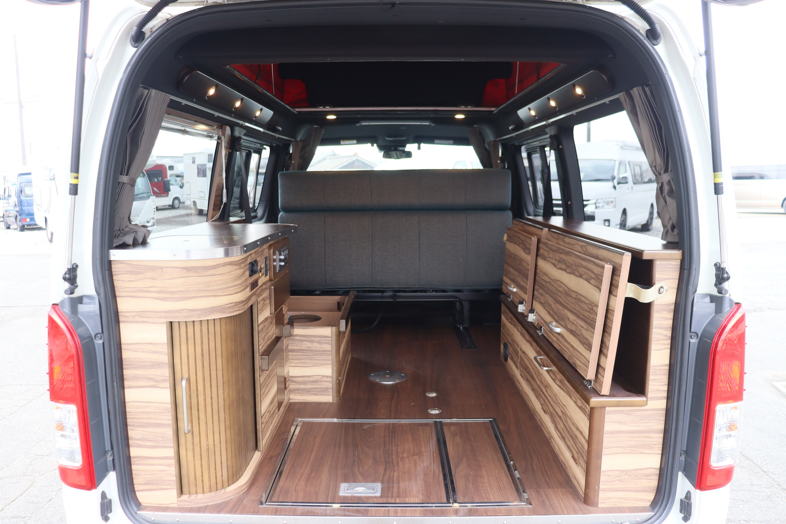 キャンピングカーバンコン