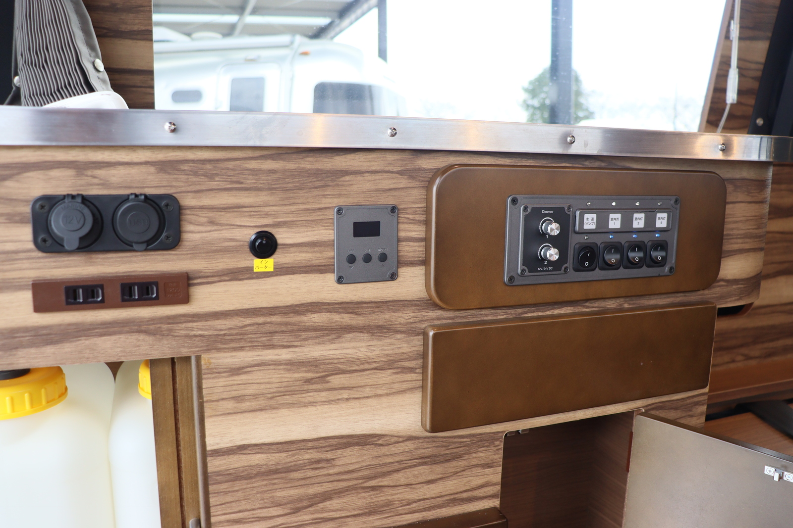 キャンピングカーバンコン