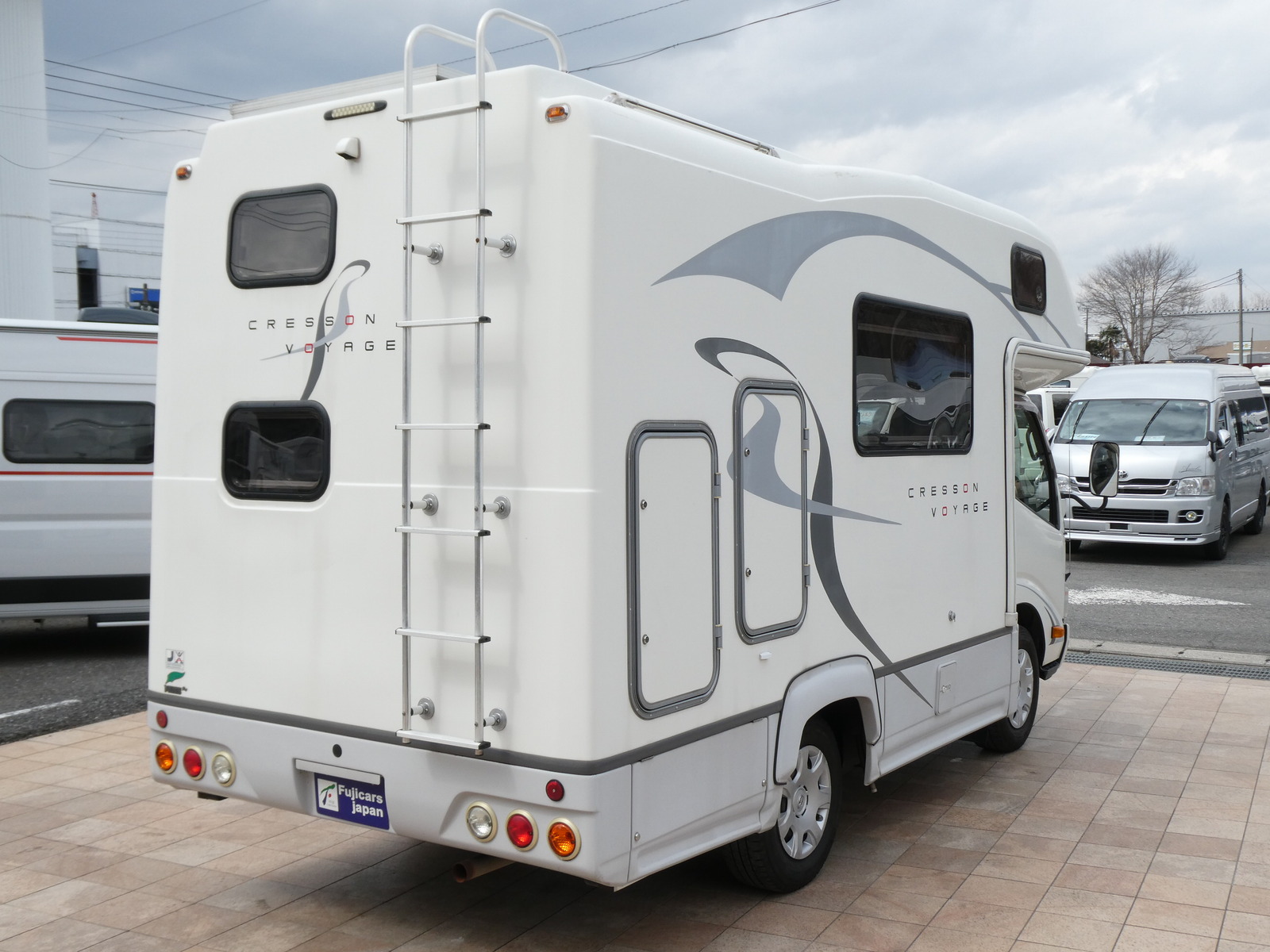 キャンピングカーキャブコン