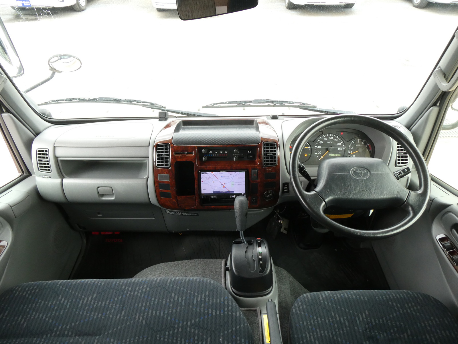 キャンピングカーキャブコン