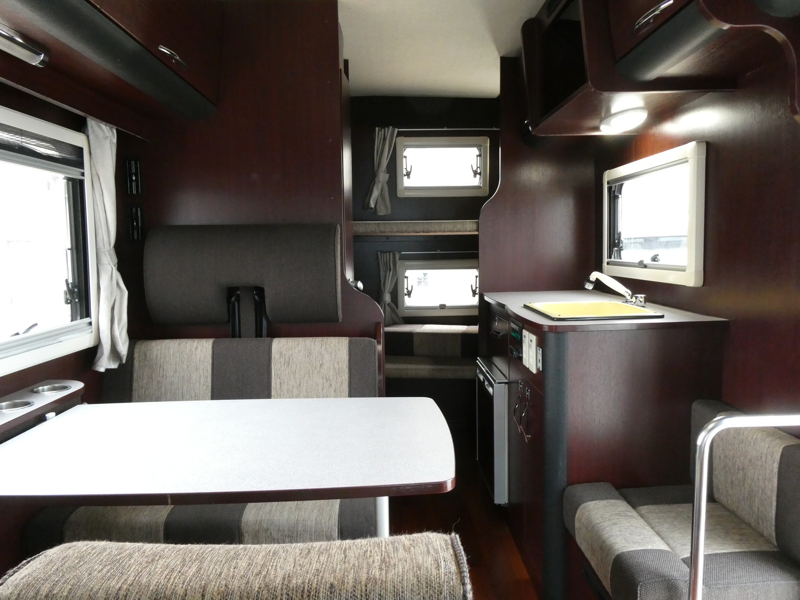 キャンピングカーキャブコン