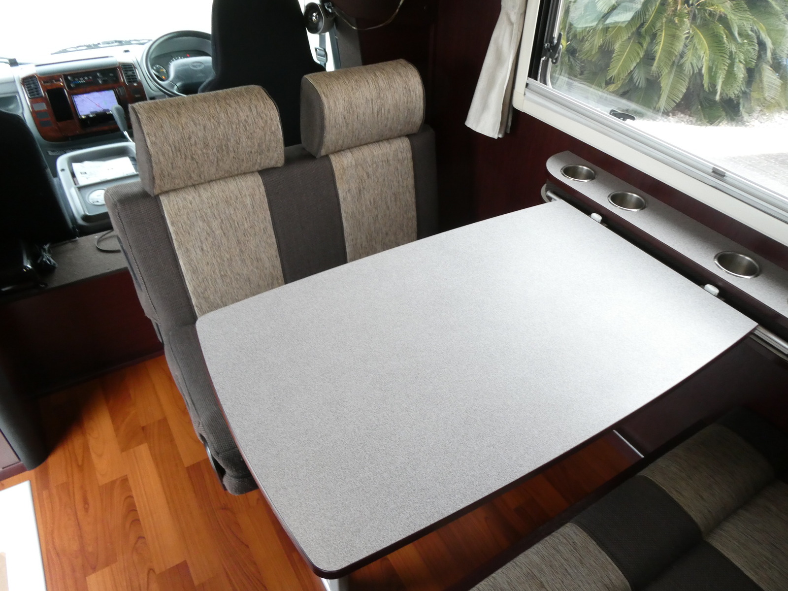 キャンピングカーキャブコン