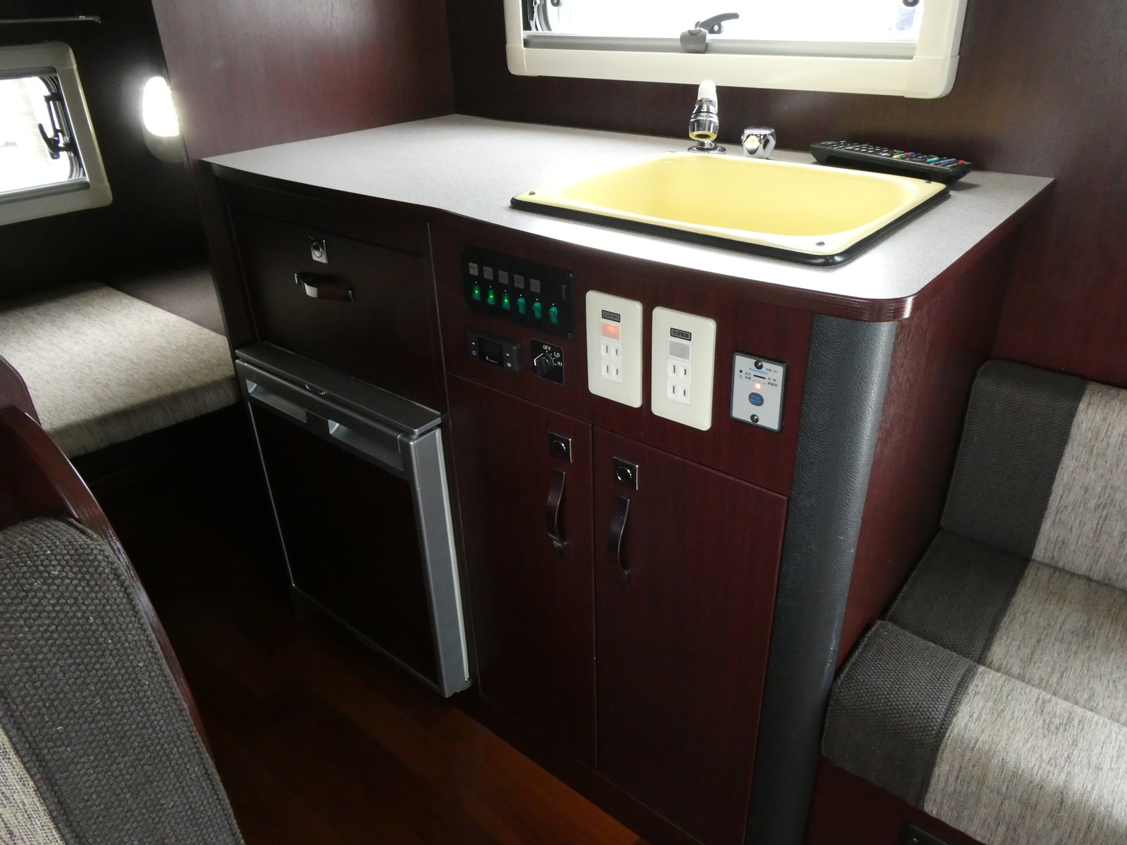 キャンピングカーキャブコン