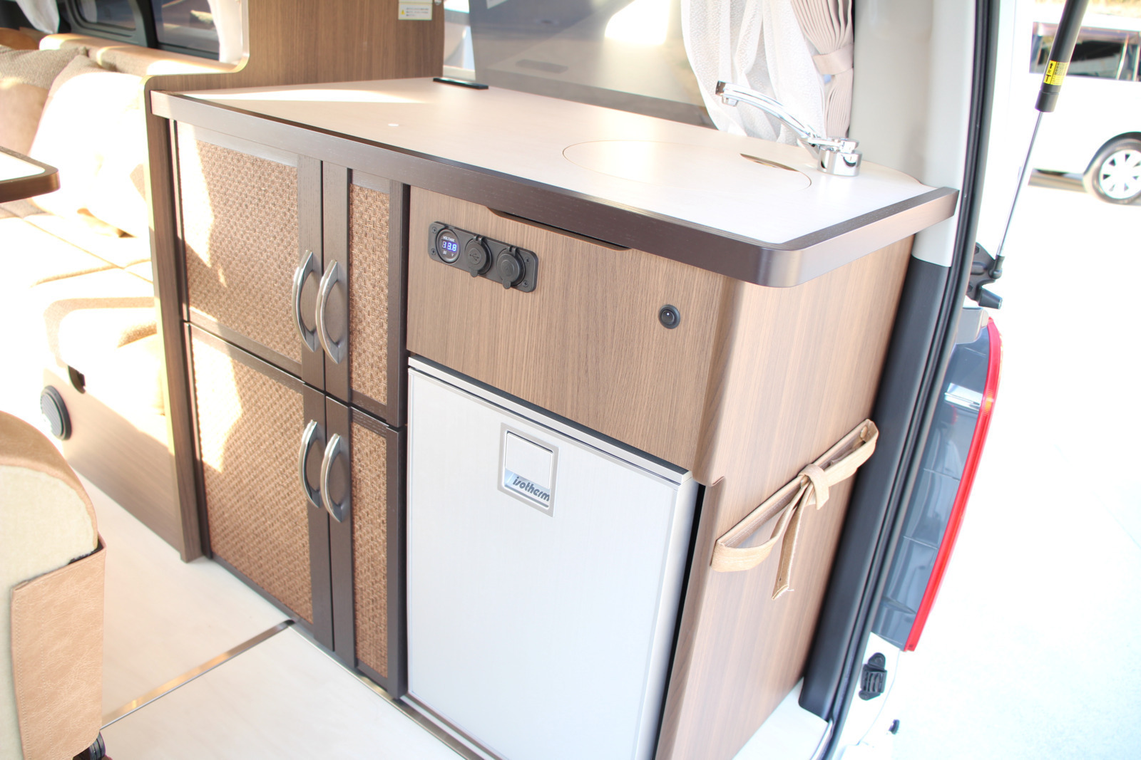 キャンピングカーバンコン