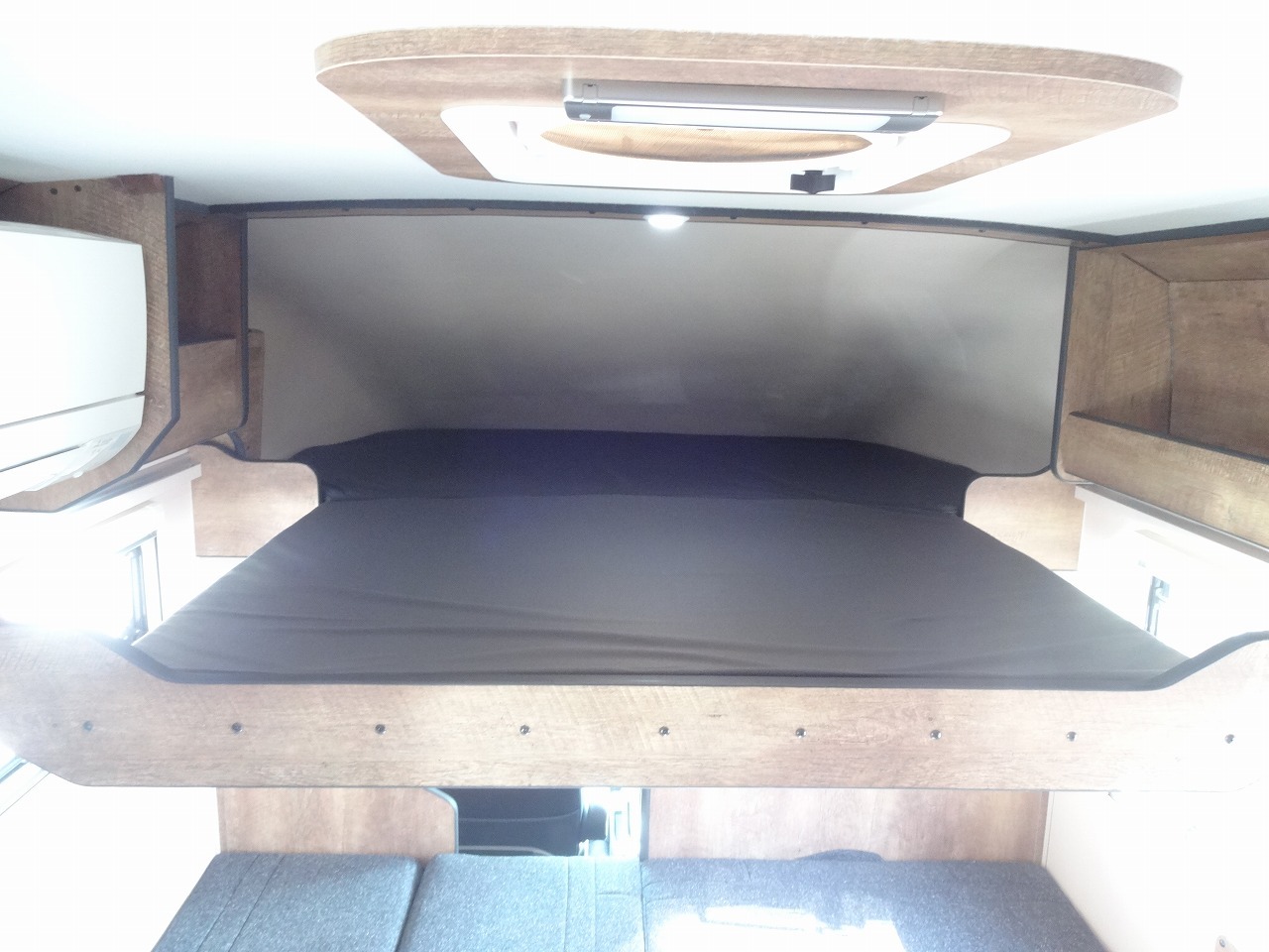 キャンピングカーキャブコン