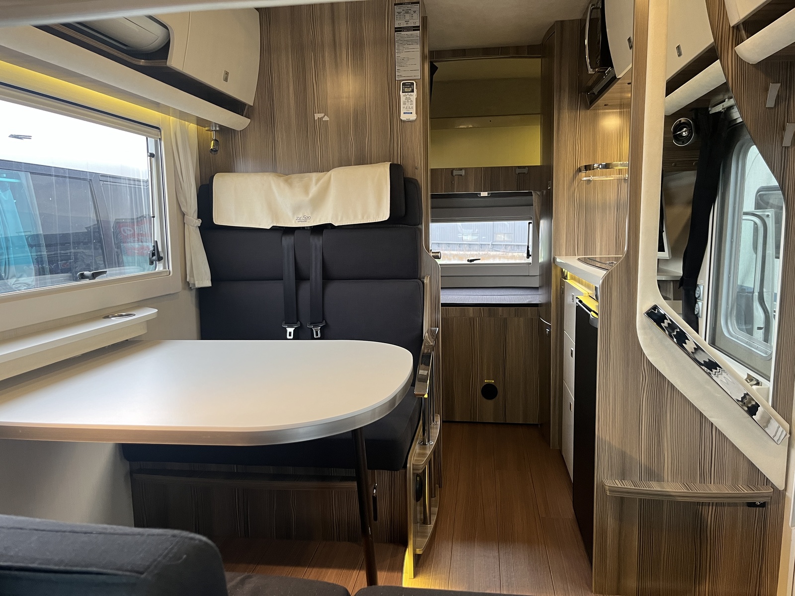 キャンピングカーキャブコン