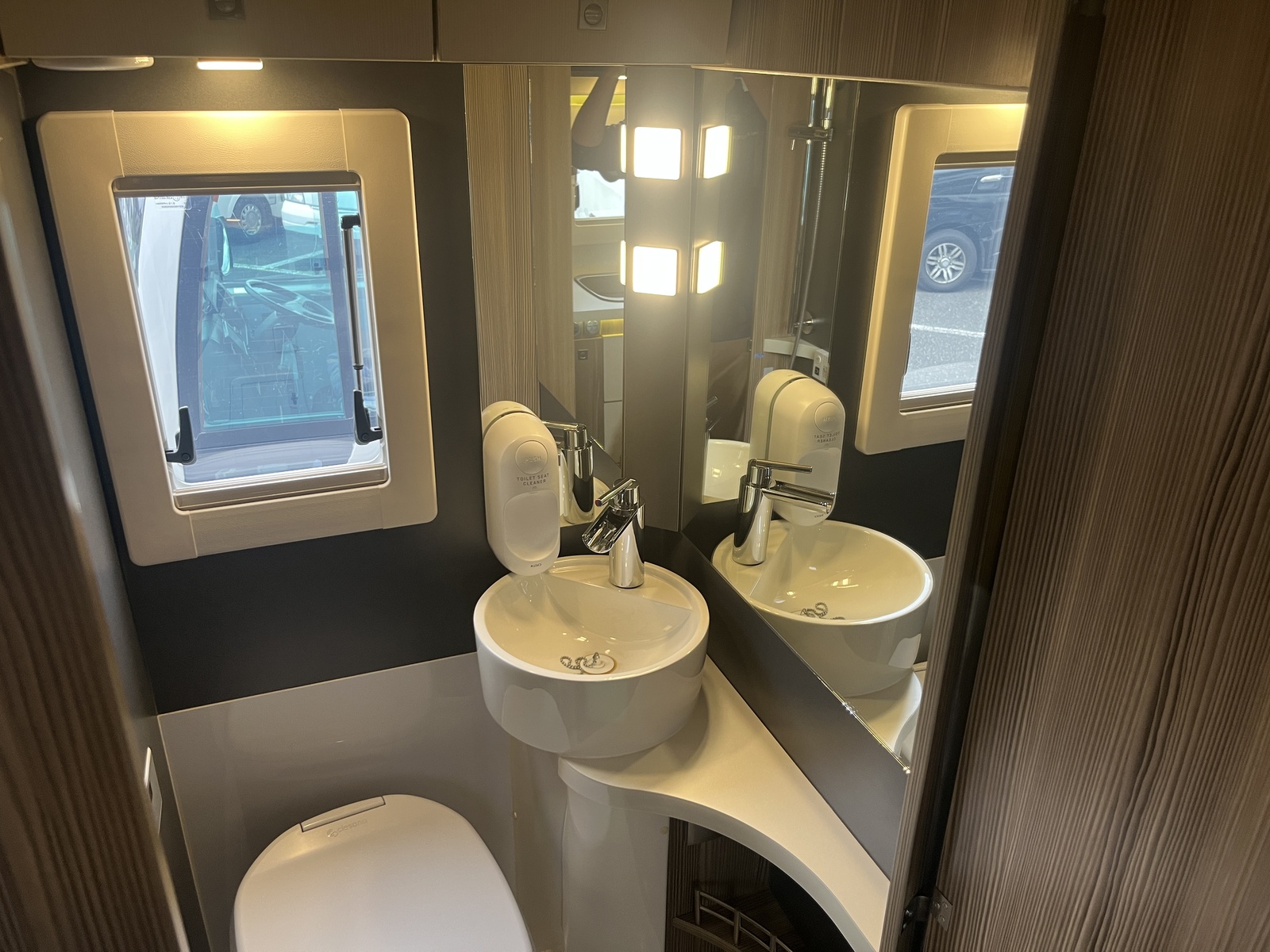 キャンピングカーキャブコン