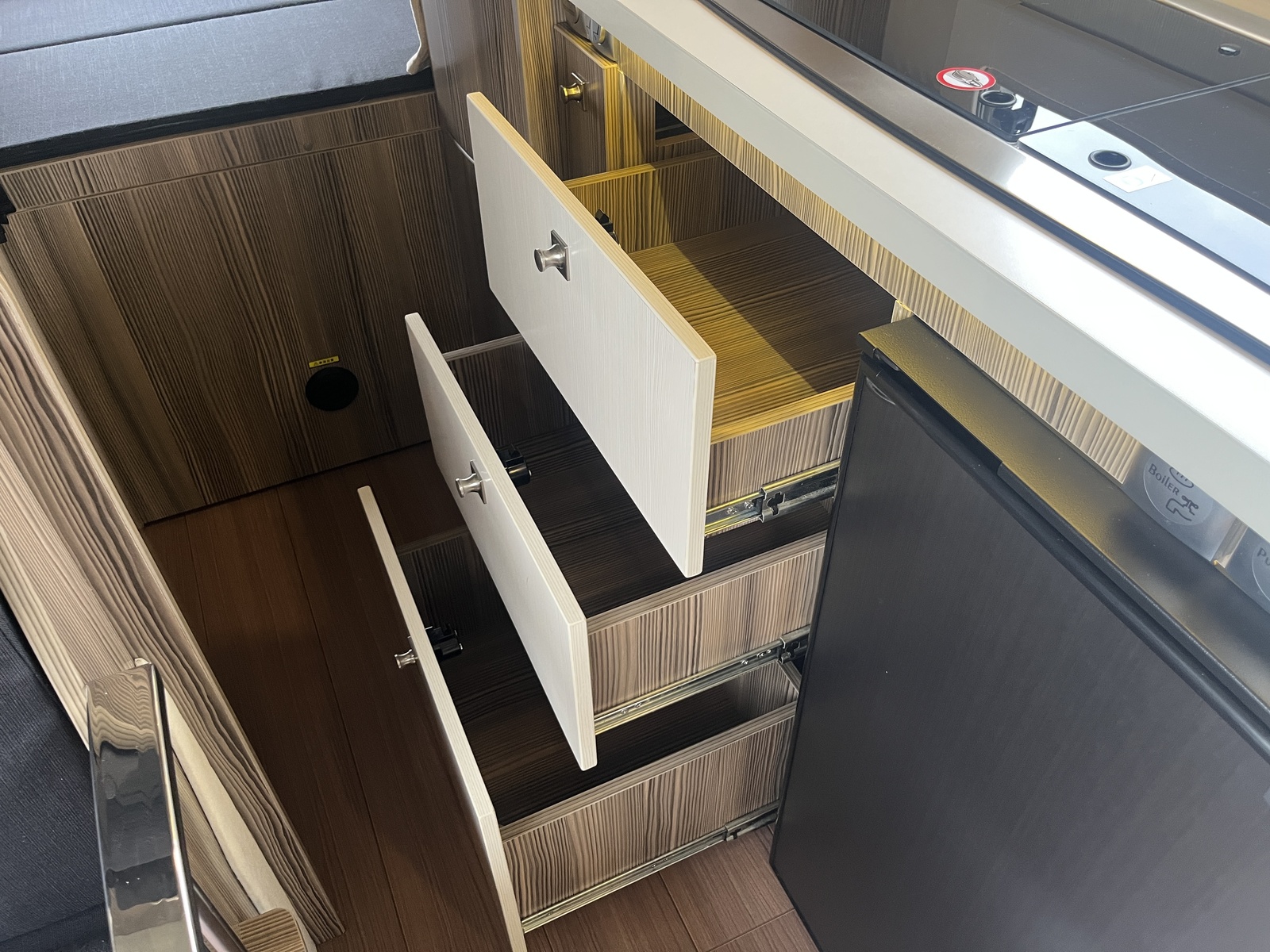 キャンピングカーキャブコン