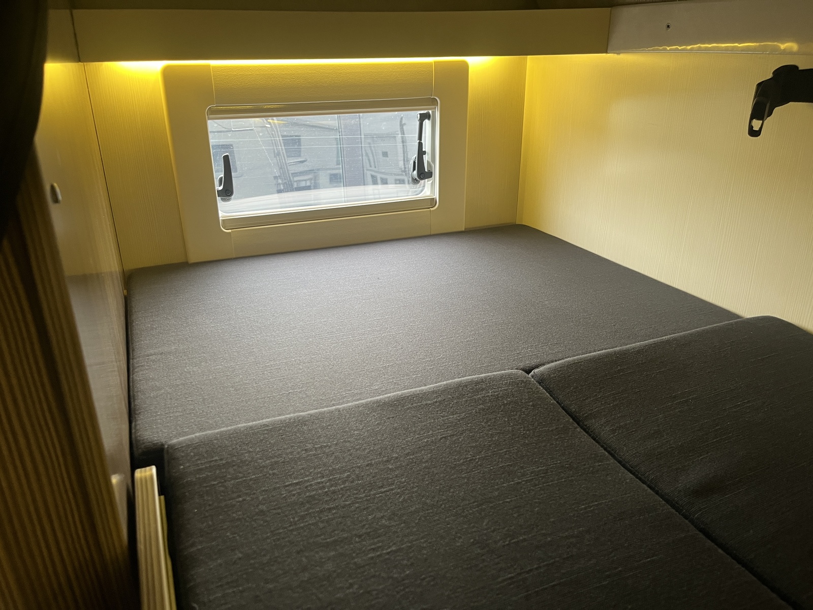 キャンピングカーキャブコン