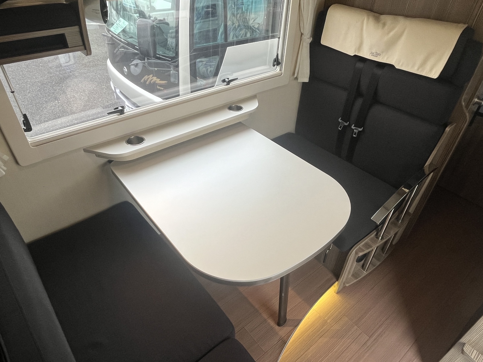 キャンピングカーキャブコン