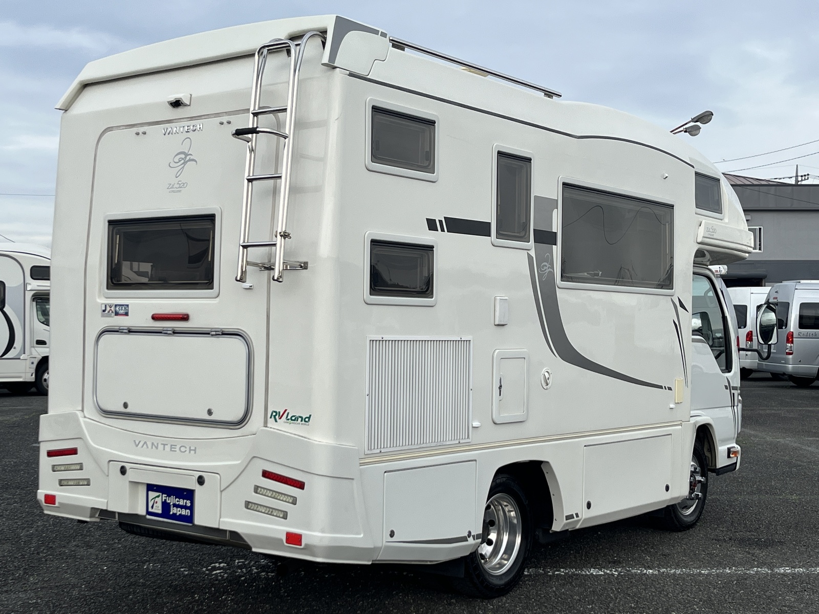 キャンピングカーキャブコン