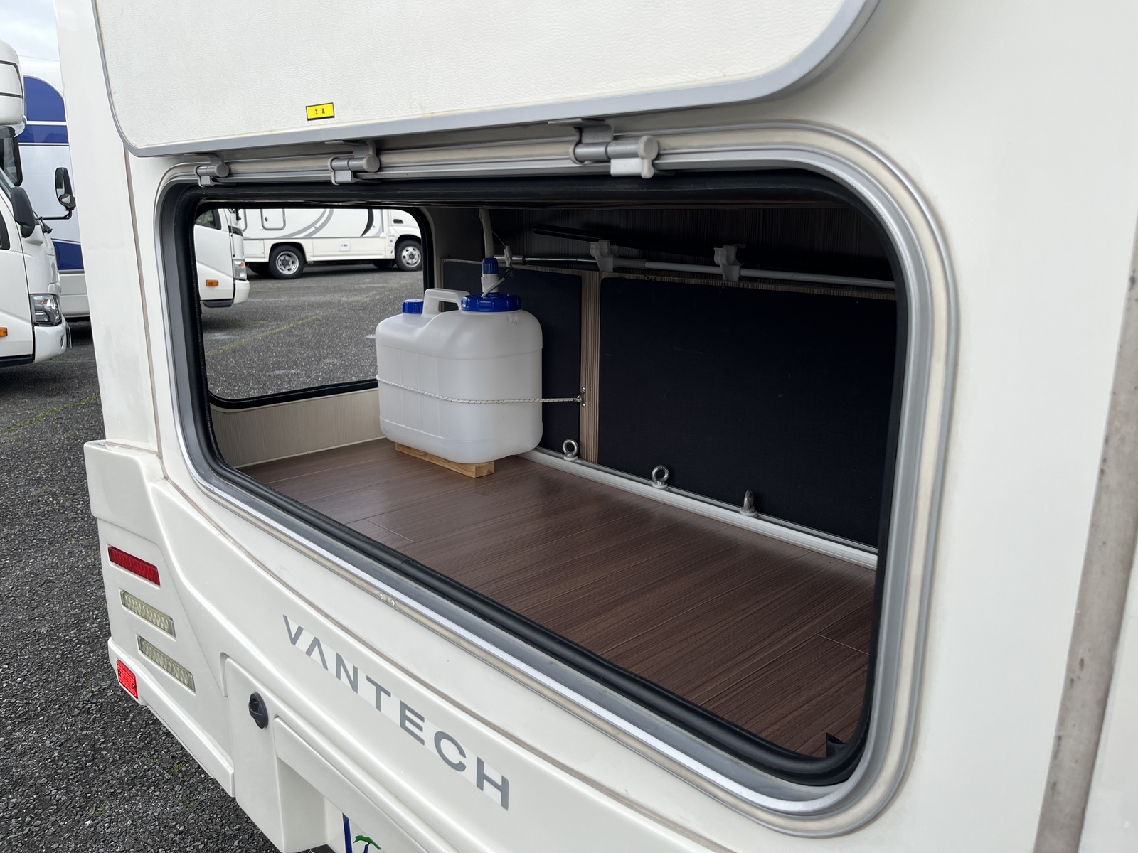 キャンピングカーキャブコン