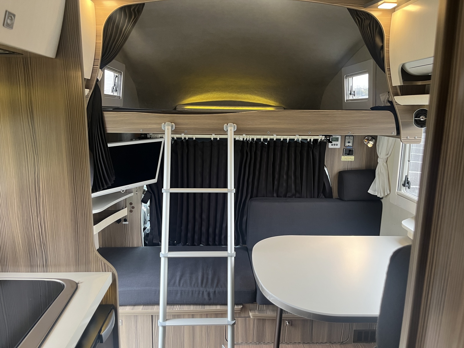 キャンピングカーキャブコン