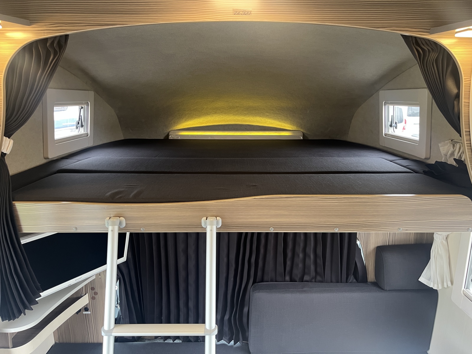 キャンピングカーキャブコン