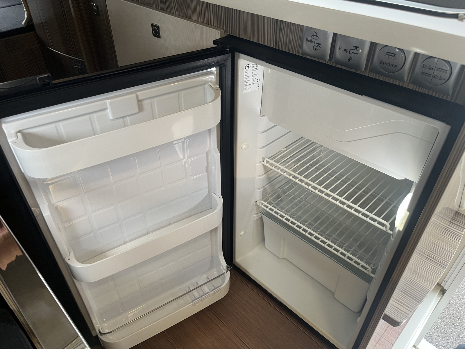 キャンピングカーキャブコン