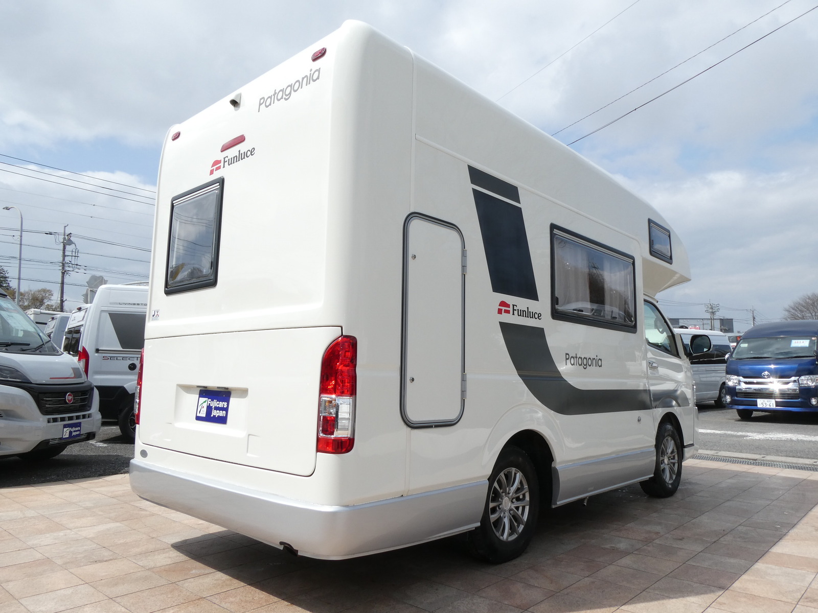 キャンピングカーキャブコン