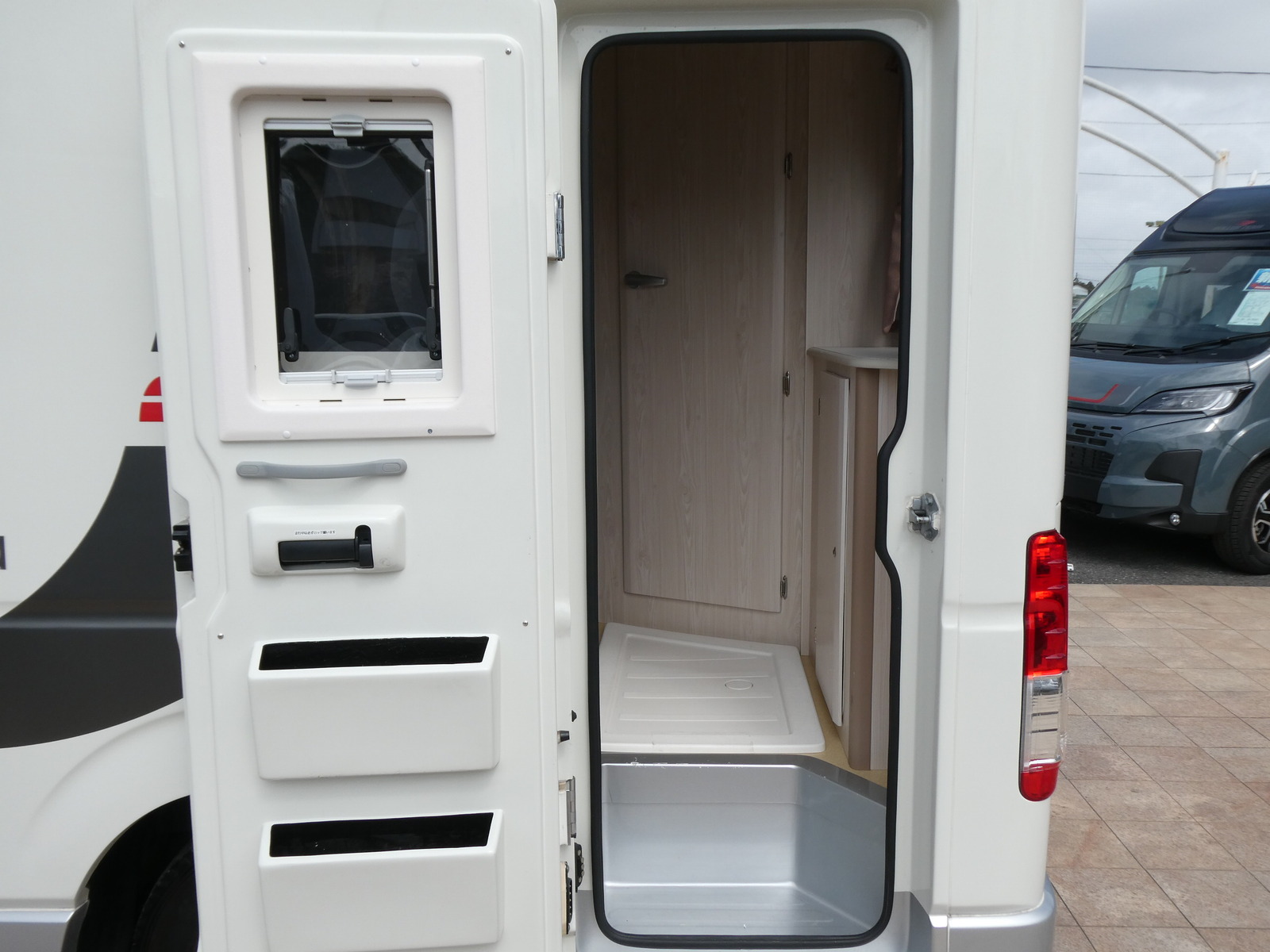 キャンピングカーキャブコン