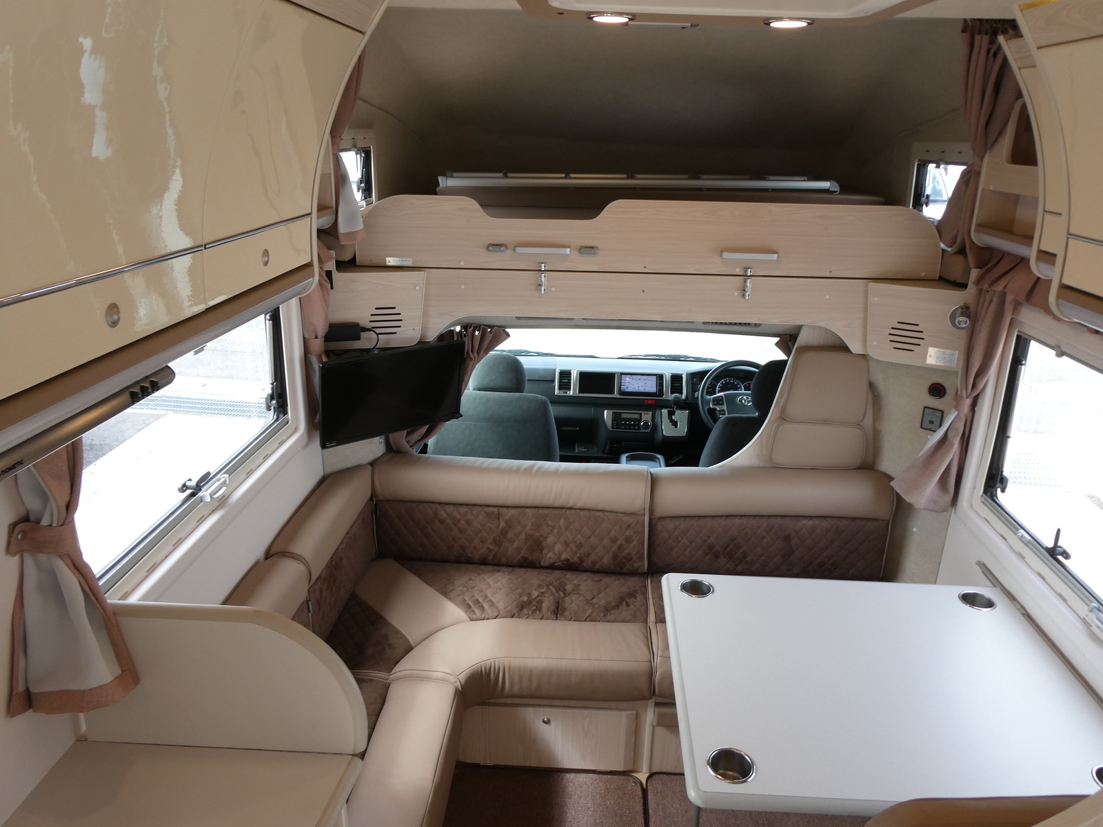 キャンピングカーキャブコン