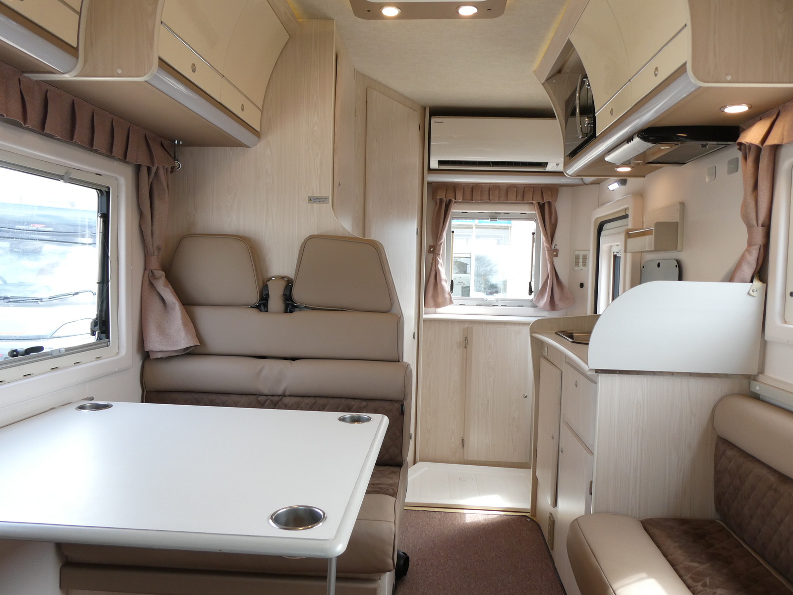 キャンピングカーキャブコン