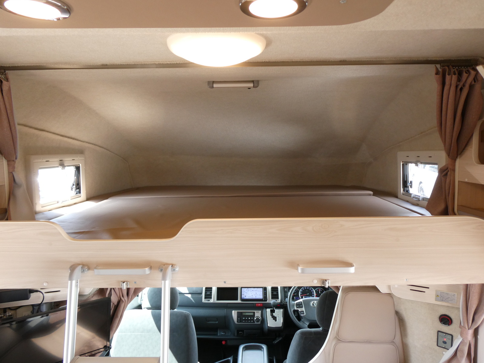 キャンピングカーキャブコン