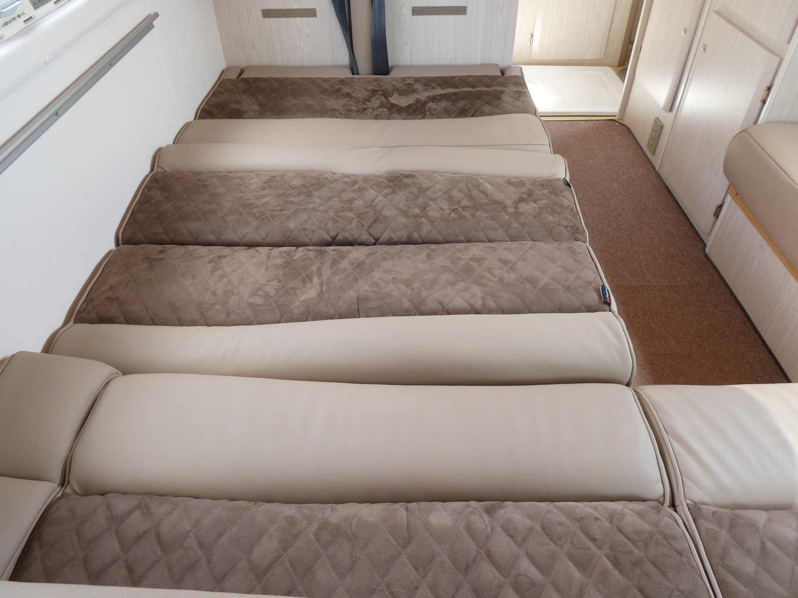 キャンピングカーキャブコン