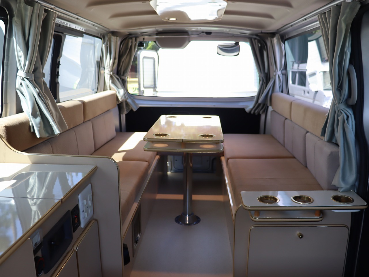 キャンピングカーバンコン