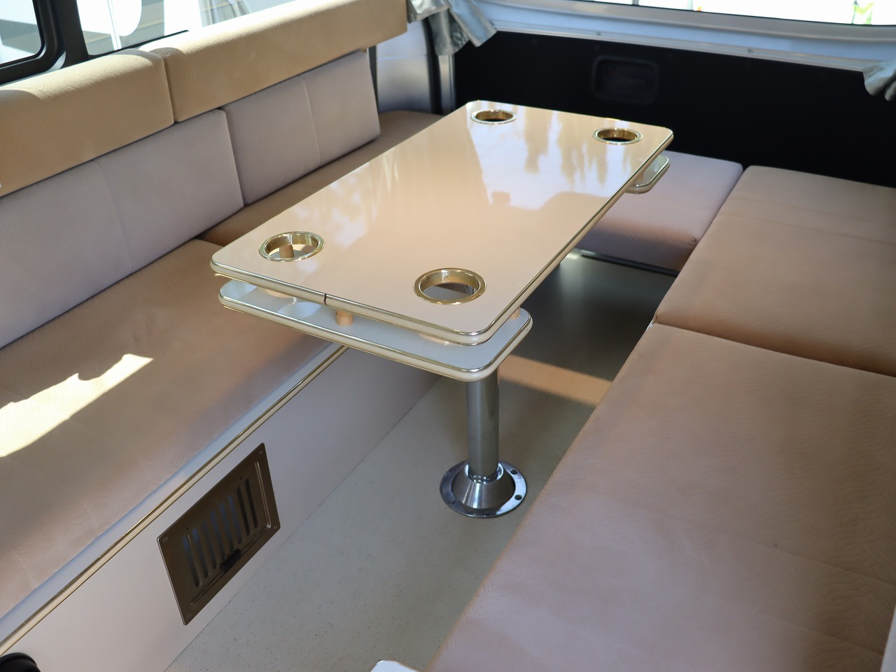 キャンピングカーバンコン