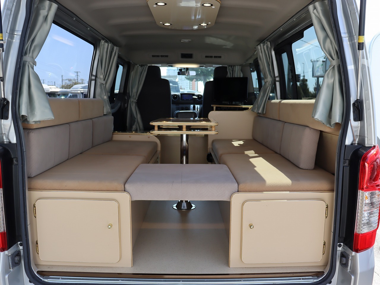 キャンピングカーバンコン