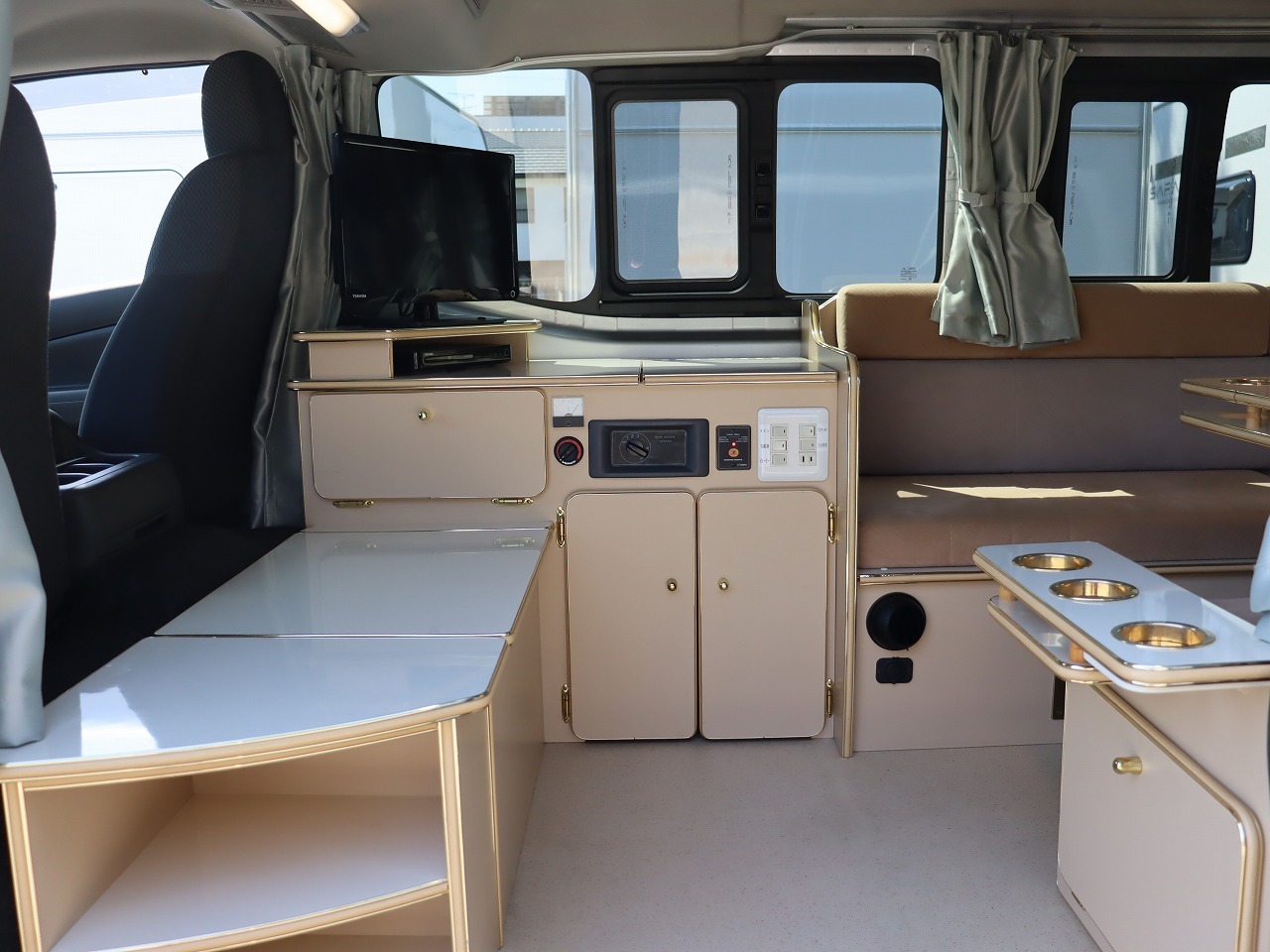 キャンピングカーバンコン