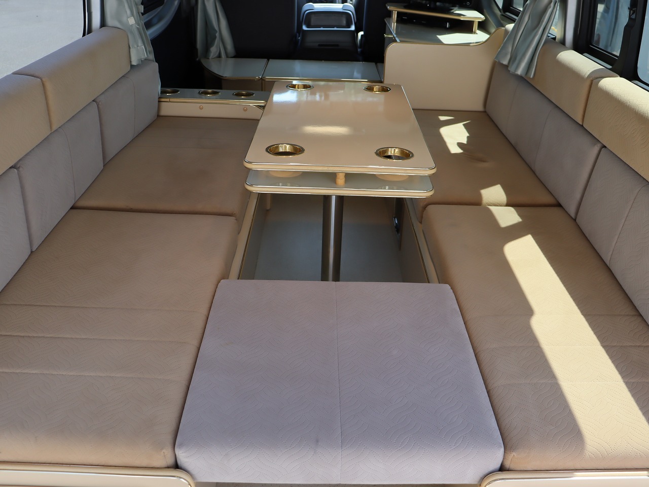 キャンピングカーバンコン