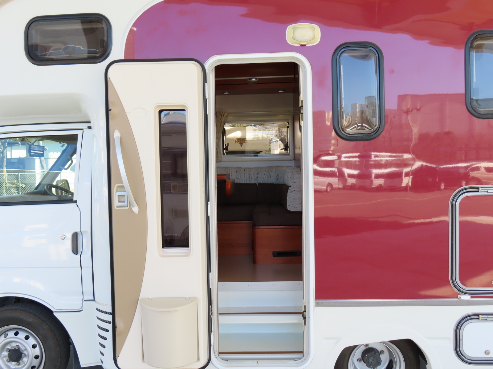 キャンピングカーキャブコン