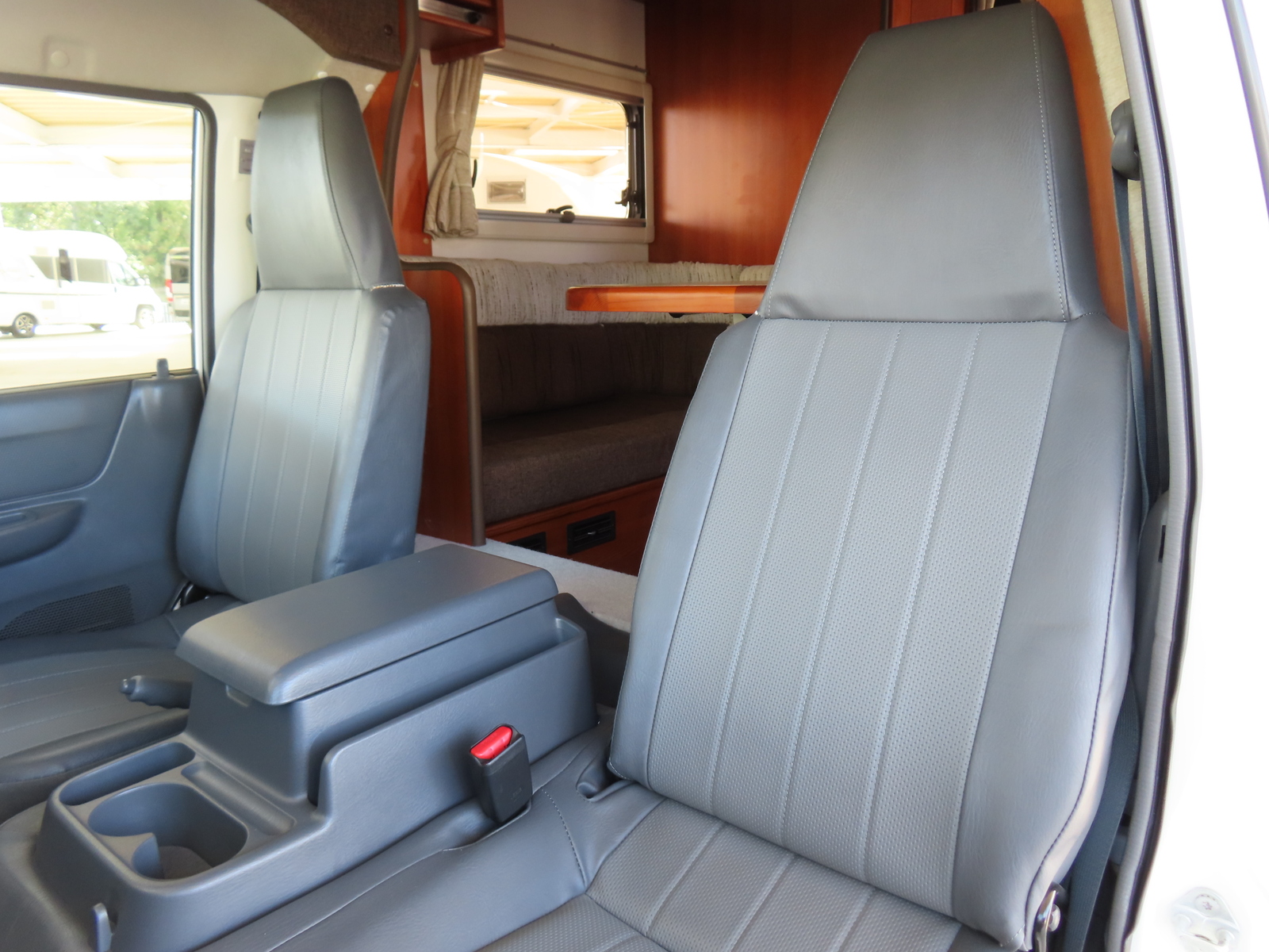 キャンピングカーキャブコン