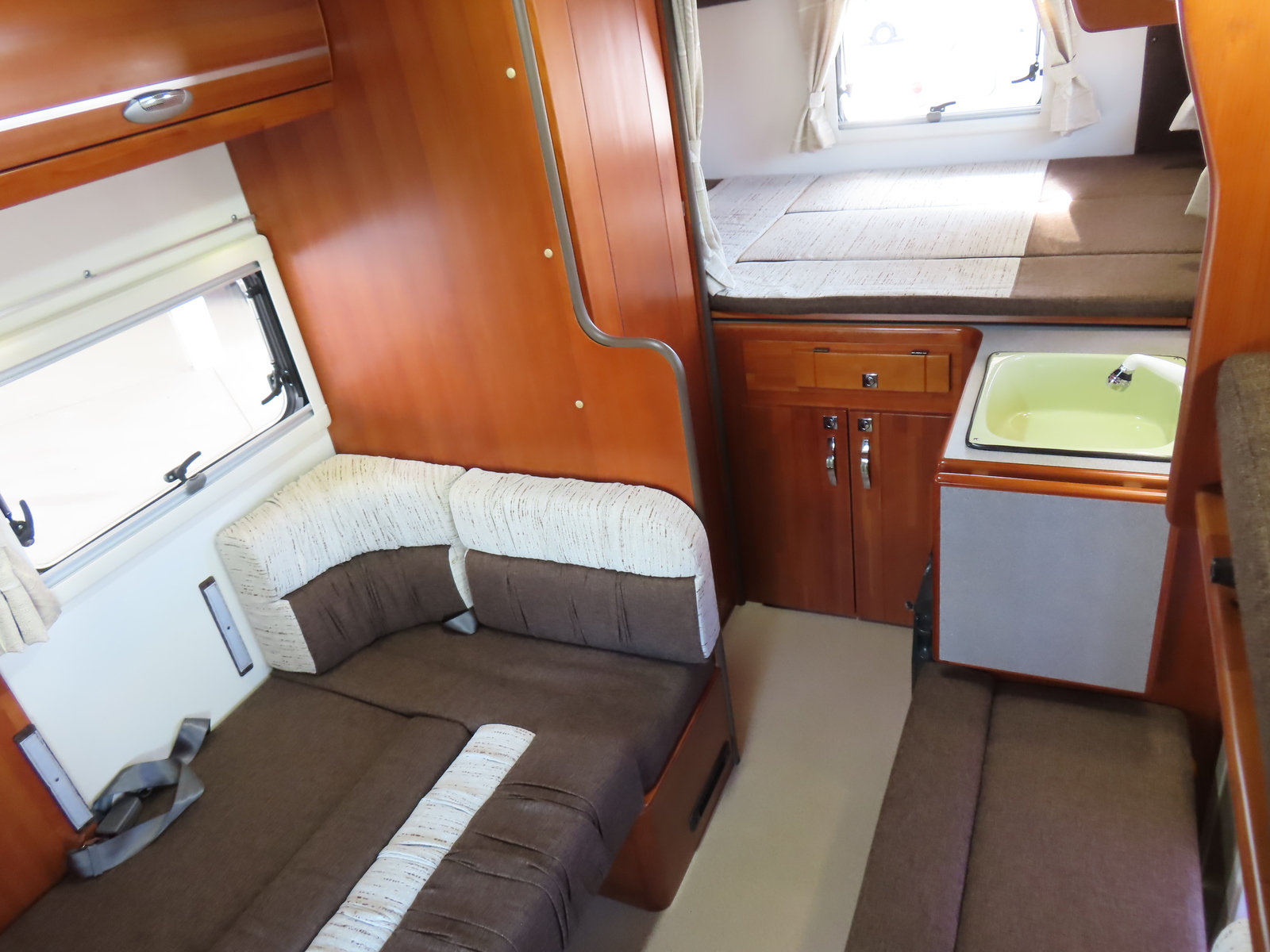 キャンピングカーキャブコン