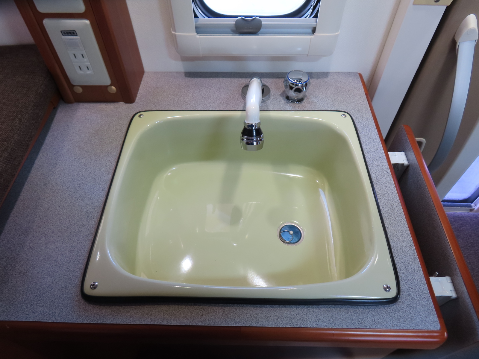 キャンピングカーキャブコン