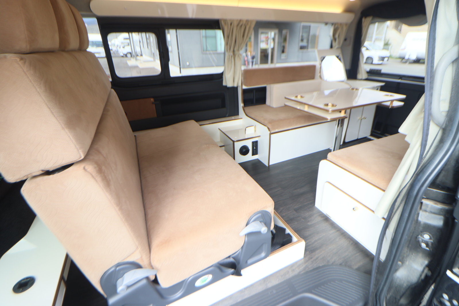 キャンピングカーバンコン